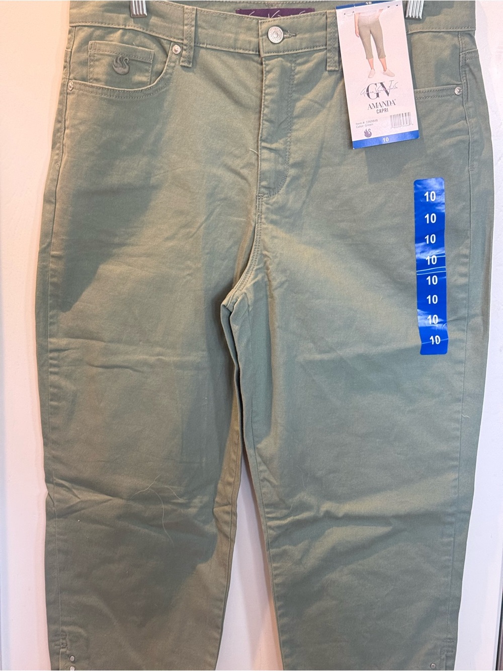 Gloria Vanderbilt Amanda Capris in Olive Size 10